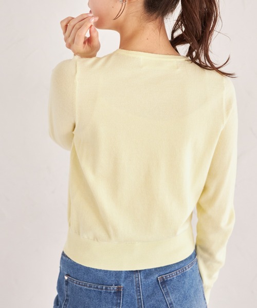 tocco closet（トッコ　クローゼット）の「パールフラワー釦ニットカーディガン（カーディガン/ボレロ・レディース・オフホワイト/グレイッシュブルー/レモンイエロー/ライトピンク・M）」の18枚目の写真