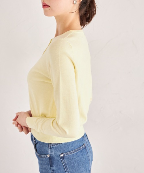 tocco closet（トッコ　クローゼット）の「パールフラワー釦ニットカーディガン（カーディガン/ボレロ・レディース・オフホワイト/グレイッシュブルー/レモンイエロー/ライトピンク・M）」の17枚目の写真