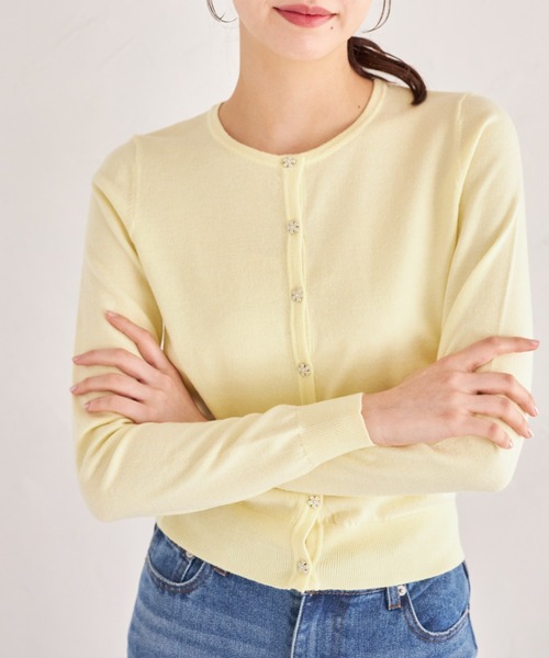 tocco closet（トッコ　クローゼット）の「パールフラワー釦ニットカーディガン（カーディガン/ボレロ・レディース・オフホワイト/グレイッシュブルー/レモンイエロー/ライトピンク・M）」の16枚目の写真