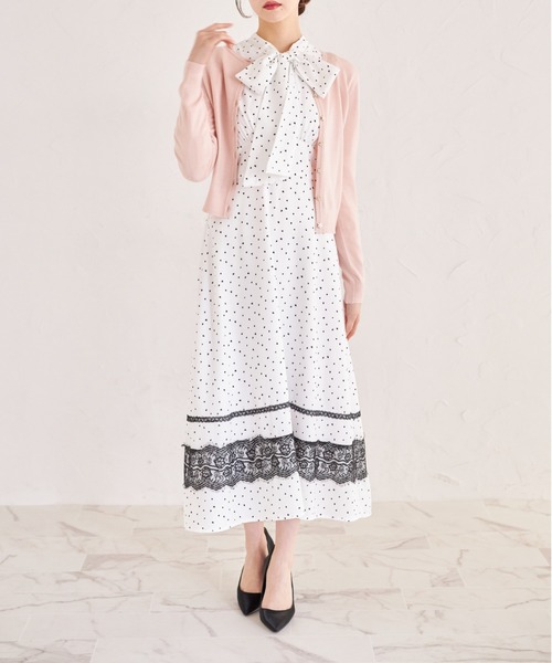 tocco closet（トッコ　クローゼット）の「パールフラワー釦ニットカーディガン（カーディガン/ボレロ・レディース・オフホワイト/グレイッシュブルー/レモンイエロー/ライトピンク・M）」の20枚目の写真