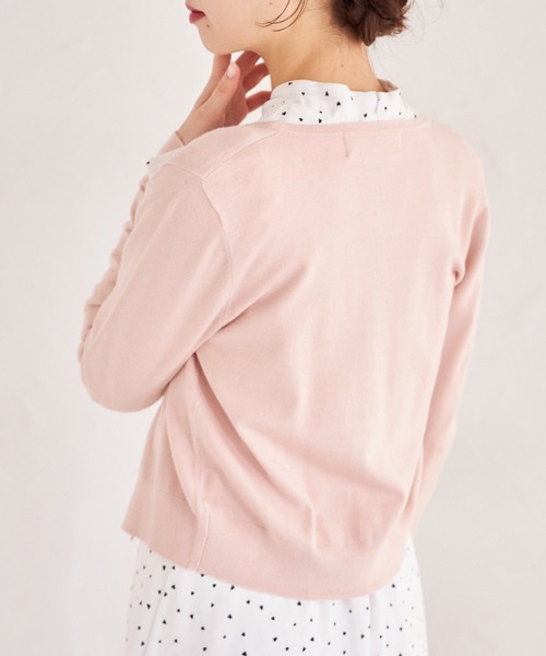 tocco closet（トッコ　クローゼット）の「パールフラワー釦ニットカーディガン（カーディガン/ボレロ・レディース・オフホワイト/グレイッシュブルー/レモンイエロー/ライトピンク・M）」の22枚目の写真