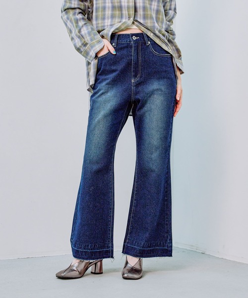 LEPSIM(レプシィム)の「フレアデニム 242519(デニムパンツ・レディース・ネイビー/ブルー/ブラック・MEDIUM/LARGE)」の3枚目の写真