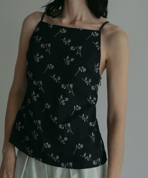 anuke（アンヌーク）の「anuke　Flower Jacquard Tops フラワージャガードトップス/62510430（キャミソール・レディース・ネイビー・ONE SIZE）」の2枚目の写真