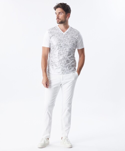 EPOCA UOMO(エポカウォモ)の「花柄箔プリントVネックカットソー(Tシャツ/カットソー・メンズ・ブラック/ホワイト・46/48)」の3枚目の写真