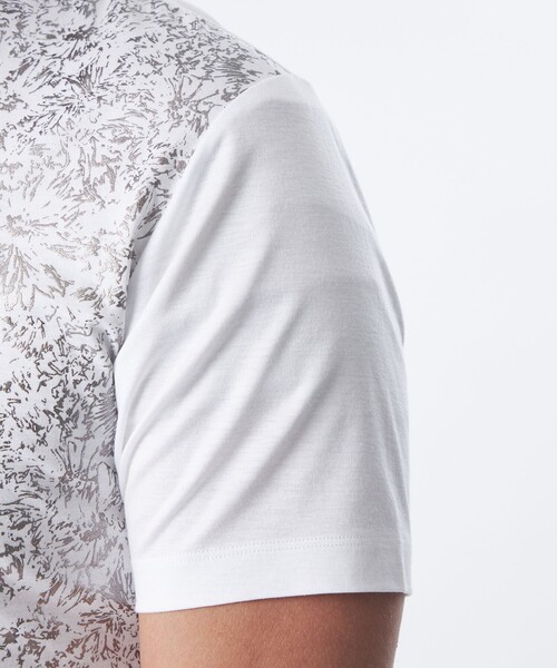 EPOCA UOMO(エポカウォモ)の「花柄箔プリントVネックカットソー(Tシャツ/カットソー・メンズ・ブラック/ホワイト・46/48)」の8枚目の写真