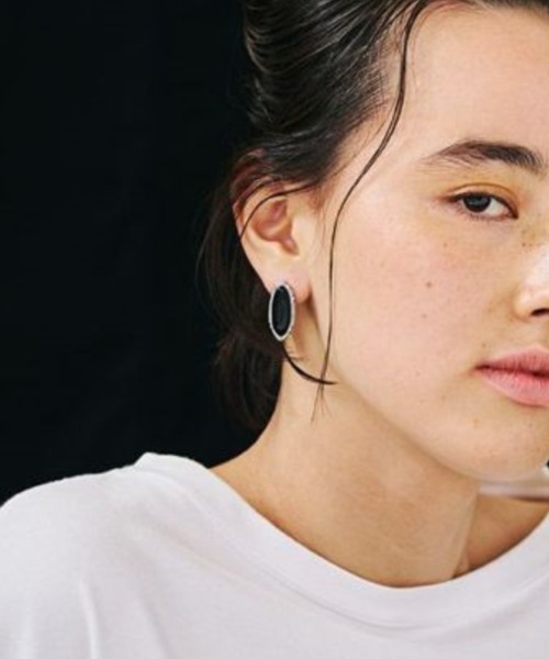 Three Four Time(スリーフォータイム)の「【LIMITED NUMBER/リミテッドナンバー】STAINLESS collection ストーンピアス(ピアス(両耳用)・レディース・シルバー/ゴールド・FREE)」の4枚目の写真