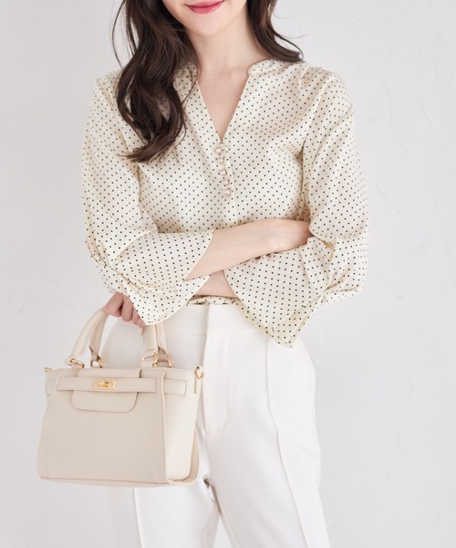 tocco closet(トッコ クローゼット)の「2WAYショルダー付きベルトデザインフェイクレザーバッグ(ショルダーバッグ・レディース・アイボリー/ブラック・FREE)」の22枚目の写真