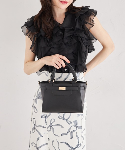 tocco closet(トッコ クローゼット)の「2WAYショルダー付きベルトデザインフェイクレザーバッグ(ショルダーバッグ・レディース・アイボリー/ブラック・FREE)」の17枚目の写真
