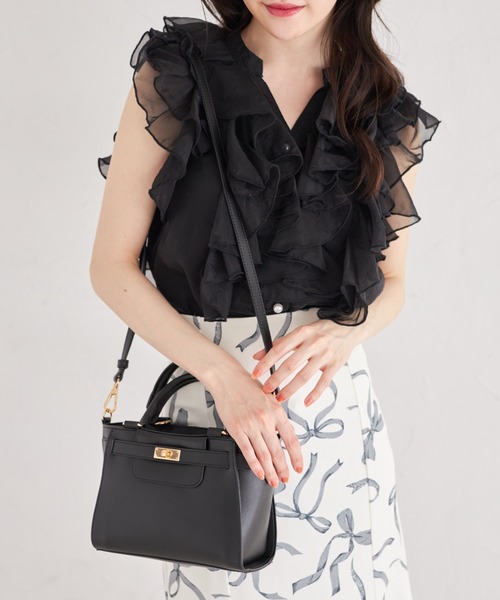 tocco closet(トッコ クローゼット)の「2WAYショルダー付きベルトデザインフェイクレザーバッグ(ショルダーバッグ・レディース・アイボリー/ブラック・FREE)」の15枚目の写真