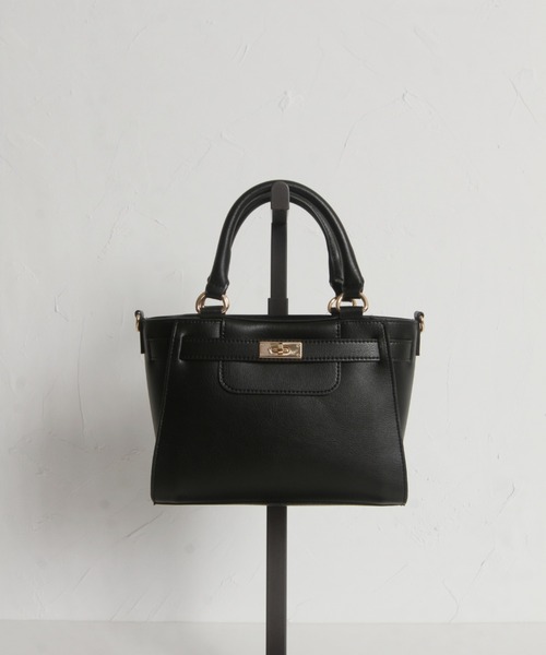tocco closet(トッコ クローゼット)の「2WAYショルダー付きベルトデザインフェイクレザーバッグ(ショルダーバッグ・レディース・アイボリー/ブラック・FREE)」の14枚目の写真
