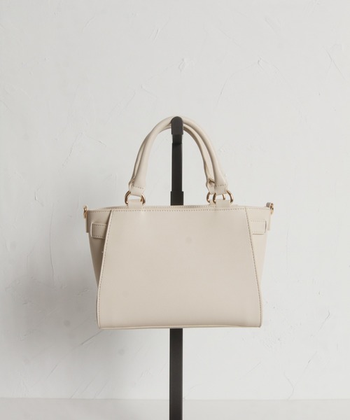 tocco closet(トッコ クローゼット)の「2WAYショルダー付きベルトデザインフェイクレザーバッグ(ショルダーバッグ・レディース・アイボリー/ブラック・FREE)」の12枚目の写真