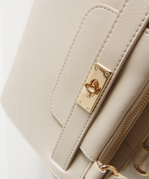 tocco closet(トッコ クローゼット)の「2WAYショルダー付きベルトデザインフェイクレザーバッグ(ショルダーバッグ・レディース・アイボリー/ブラック・FREE)」の10枚目の写真
