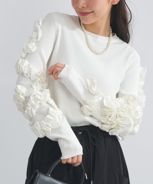 PICCIN PERLA（ピッチンペルラ）の「袖フリルリブニット（ニット/セーター・レディース・オフホワイト/ブラック/グレー・M）」の2枚目の写真