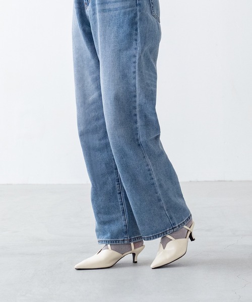 menue(メヌエ)の「Vカット クロスストラップパンプス(パンプス・レディース・ブラック/シルバー/アイボリー・22.5cm/23.5cm/24.5cm/25.5cm/23.0cm/24.0cm/25.0cm/26.0cm/21.5cm/22.0cm)」の8枚目の写真