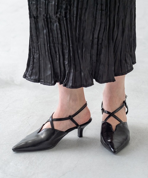 menue(メヌエ)の「Vカット クロスストラップパンプス(パンプス・レディース・ブラック/シルバー/アイボリー・22.5cm/23.5cm/24.5cm/25.5cm/23.0cm/24.0cm/25.0cm/26.0cm/21.5cm/22.0cm)」の10枚目の写真