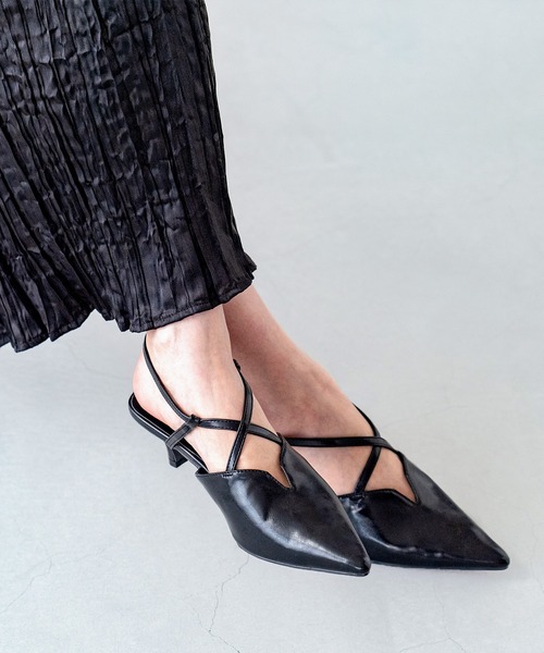menue(メヌエ)の「Vカット クロスストラップパンプス(パンプス・レディース・ブラック/シルバー/アイボリー・22.5cm/23.5cm/24.5cm/25.5cm/23.0cm/24.0cm/25.0cm/26.0cm/21.5cm/22.0cm)」の11枚目の写真