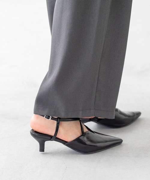 menue(メヌエ)の「Vカット クロスストラップパンプス(パンプス・レディース・ブラック/シルバー/アイボリー・22.5cm/23.5cm/24.5cm/25.5cm/23.0cm/24.0cm/25.0cm/26.0cm/21.5cm/22.0cm)」の14枚目の写真