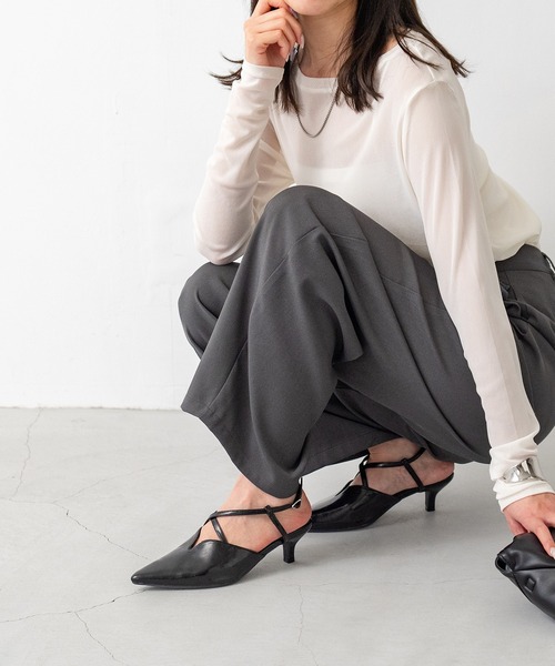menue(メヌエ)の「Vカット クロスストラップパンプス(パンプス・レディース・ブラック/シルバー/アイボリー・22.5cm/23.5cm/24.5cm/25.5cm/23.0cm/24.0cm/25.0cm/26.0cm/21.5cm/22.0cm)」の15枚目の写真