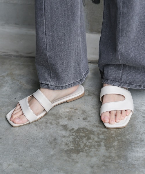 Bab(バブ)の「ニュアンスラインフラットサンダル(サンダル・レディース・ブラック/ベージュ/オフホワイト・M/L)」の4枚目の写真