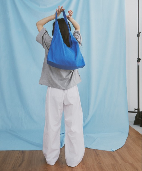 MERLOT（メルロー）の「【A4サイズ、14inch以下のノートPC収納可能】【ミニポーチ付き】カラーキャンバストートバッグ（トートバッグ・レディース・ブルー/ベージュ/レッド・FREE）」の22枚目の写真