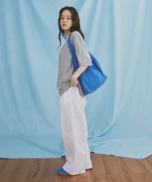 MERLOT（メルロー）の「【A4サイズ、14inch以下のノートPC収納可能】【ミニポーチ付き】カラーキャンバストートバッグ（トートバッグ・レディース・ブルー/ベージュ/レッド・FREE）」の21枚目の写真