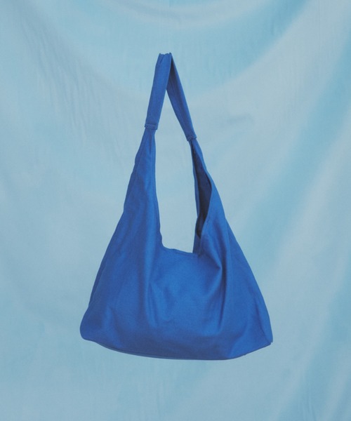 MERLOT（メルロー）の「【A4サイズ、14inch以下のノートPC収納可能】【ミニポーチ付き】カラーキャンバストートバッグ（トートバッグ・レディース・ブルー/ベージュ/レッド・FREE）」の10枚目の写真