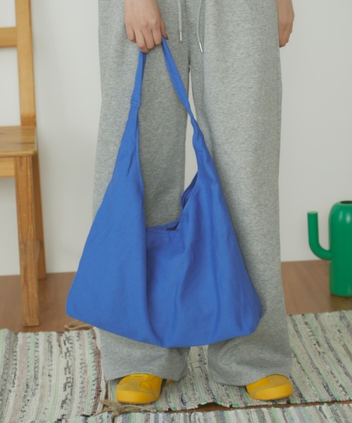 MERLOT（メルロー）の「【A4サイズ、14inch以下のノートPC収納可能】【ミニポーチ付き】カラーキャンバストートバッグ（トートバッグ・レディース・ブルー/ベージュ/レッド・FREE）」の20枚目の写真