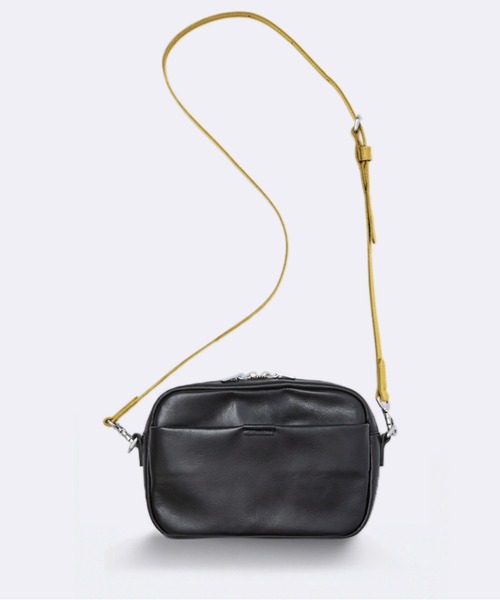 aniary(アニアリ)の「ショルダーバッグ(カラーズフォーレザー)(ショルダーバッグ・メンズ・ブラック×レッド/ブラック×ブルー/ブラック×ブラック/ブラック×グレー/ブラック×イエロー・FREE)」の5枚目の写真