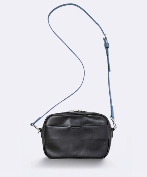 aniary(アニアリ)の「ショルダーバッグ(カラーズフォーレザー)(ショルダーバッグ・メンズ・ブラック×レッド/ブラック×ブルー/ブラック×ブラック/ブラック×グレー/ブラック×イエロー・FREE)」の11枚目の写真