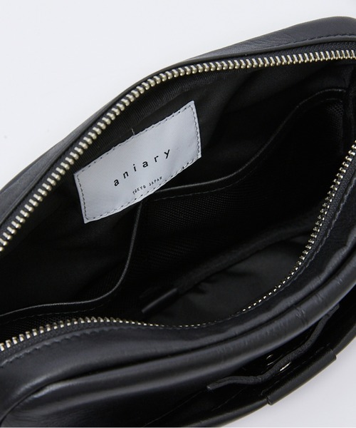 aniary(アニアリ)の「ショルダーバッグ(カラーズフォーレザー)(ショルダーバッグ・メンズ・ブラック×レッド/ブラック×ブルー/ブラック×ブラック/ブラック×グレー/ブラック×イエロー・FREE)」の7枚目の写真