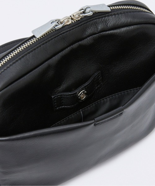 aniary(アニアリ)の「ショルダーバッグ(カラーズフォーレザー)(ショルダーバッグ・メンズ・ブラック×レッド/ブラック×ブルー/ブラック×ブラック/ブラック×グレー/ブラック×イエロー・FREE)」の8枚目の写真