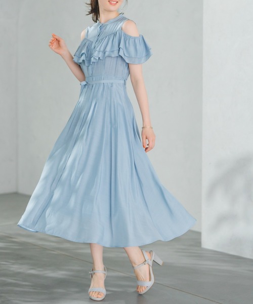 MISCH MASCH(ミッシュマッシュ)の「オープンショルダーラッフル2wayワンピース(ワンピース・レディース・ホワイト/ブラック/ブルー・S/M)」の3枚目の写真