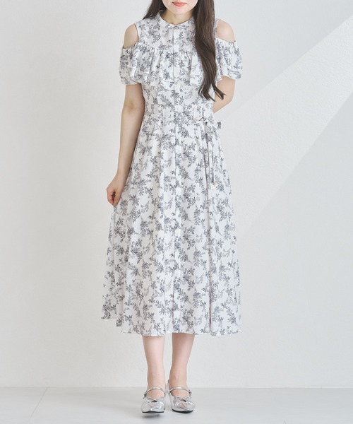 MISCH MASCH(ミッシュマッシュ)の「オープンショルダーラッフル2wayワンピース(ワンピース・レディース・ホワイト/ブラック/ブルー・S/M)」の5枚目の写真
