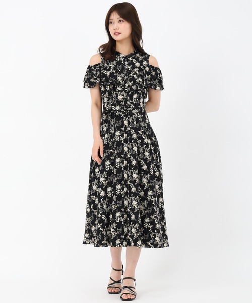 MISCH MASCH(ミッシュマッシュ)の「オープンショルダーラッフル2wayワンピース(ワンピース・レディース・ホワイト/ブラック/ブルー・S/M)」の14枚目の写真