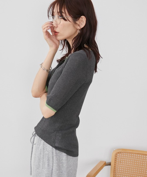 Auntie Rosa Holiday(アンティローザホリデー)の「配色リブヘンリーニット(ニット/セーター・レディース・ブラウン/アイボリー/チャコールグレー・FREE)」の7枚目の写真