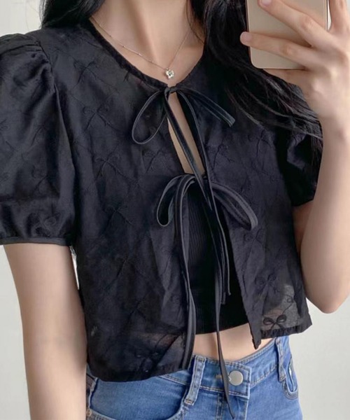 Lace Ladies(レースレディース)の「刺繍 リボン付き パフスリーブ ショート ブラウス(シャツ/ブラウス・レディース・ブラック/ホワイト・FREE)」の4枚目の写真