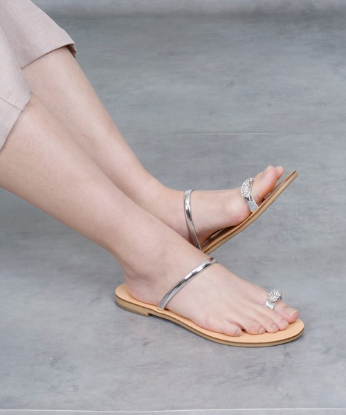 NICOLAS LAINAS（ニコラスライナス）の「【NICOLAS LAINAS】フラットトングサンダル（サンダル・レディース・シルバー/ブラック×ゴールド/ゴールド・37/38/36）」の8枚目の写真