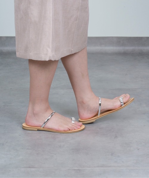 NICOLAS LAINAS（ニコラスライナス）の「【NICOLAS LAINAS】フラットトングサンダル（サンダル・レディース・シルバー/ブラック×ゴールド/ゴールド・37/38/36）」の9枚目の写真
