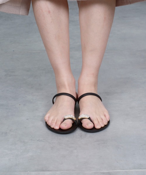 NICOLAS LAINAS（ニコラスライナス）の「【NICOLAS LAINAS】フラットトングサンダル（サンダル・レディース・シルバー/ブラック×ゴールド/ゴールド・37/38/36）」の11枚目の写真