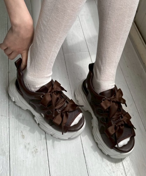 OLIVE des OLIVE(オリーブデオリーブ)の「【S/M/Lサイズ展開】ダブルリボンサンダル(サンダル・レディース・オフホワイト/ブラウン/ブラック・SMALL/MEDIUM/LARGE)」の3枚目の写真