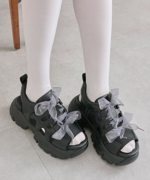 OLIVE des OLIVE(オリーブデオリーブ)の「【S/M/Lサイズ展開】ダブルリボンサンダル(サンダル・レディース・オフホワイト/ブラウン/ブラック・SMALL/MEDIUM/LARGE)」の2枚目の写真