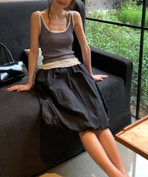 ampm(エーエムピーエム)の「裾フリル付きタンクトップ(タンクトップ・レディース・ブラック/ブラック系その他/ホワイト・FREE)」の9枚目の写真