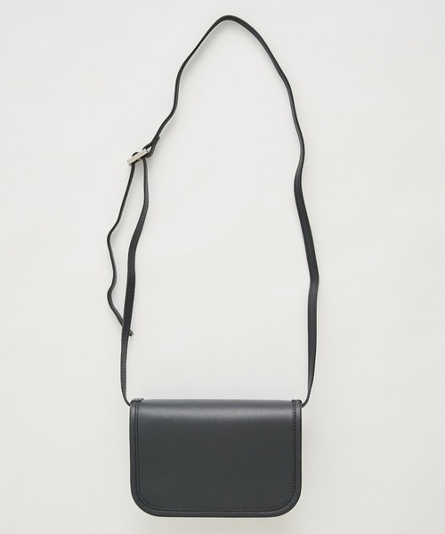 UNITED TOKYO（ユナイテッドトウキョウ）の「【本革/残りわずか】×ITTI  LEATHER WIDE POUCH　別注/コラボ/本革（ショルダーバッグ・メンズ・ブラック・FREE）」の3枚目の写真