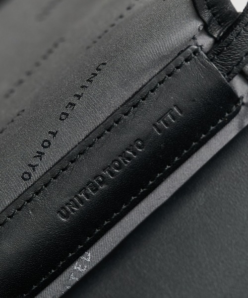 UNITED TOKYO（ユナイテッドトウキョウ）の「【本革/残りわずか】×ITTI  LEATHER WIDE POUCH　別注/コラボ/本革（ショルダーバッグ・メンズ・ブラック・FREE）」の8枚目の写真