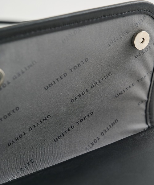 UNITED TOKYO（ユナイテッドトウキョウ）の「【本革/残りわずか】×ITTI  LEATHER WIDE POUCH　別注/コラボ/本革（ショルダーバッグ・メンズ・ブラック・FREE）」の9枚目の写真