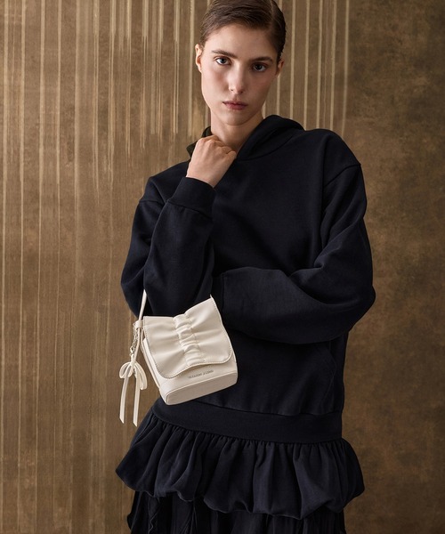 CHARLES & KEITH（チャールズ & キース）の「Kadee ケーディー ルーシュドミニバッグ（ハンドバッグ・レディース・クリーム/ピンク系その他/ブラウン系その他6・XXS）」の2枚目の写真