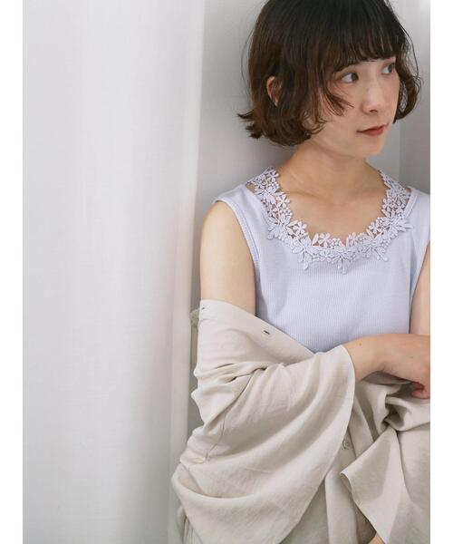 Samansa Mos2 blue(サマンサモスモスブルー)の「花レースタンク(Tシャツ/カットソー・レディース・オフホワイト/ブラック/サックスブルー・F)」の3枚目の写真