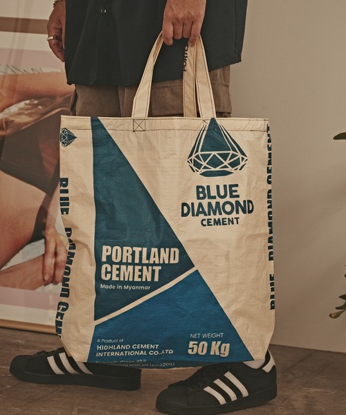 ALL RUNS(オールランズ)の「Recycled Comentbag TOTE:MEDIUM(トートバッグ・メンズ・レッド系2/ブルー系2/ブルー系1/レッド系3/レッド系1・ONE SIZE)」の2枚目の写真