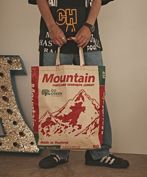 ALL RUNS(オールランズ)の「Recycled Comentbag TOTE:MEDIUM(トートバッグ・メンズ・レッド系2/ブルー系2/ブルー系1/レッド系3/レッド系1・ONE SIZE)」の4枚目の写真