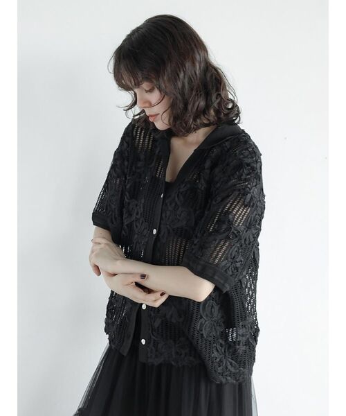 FIKA.（フィーカ）の「Ladder lace skipper shirt（シャツ/ブラウス・レディース・ブラック/ホワイト・MEDIUM）」の13枚目の写真